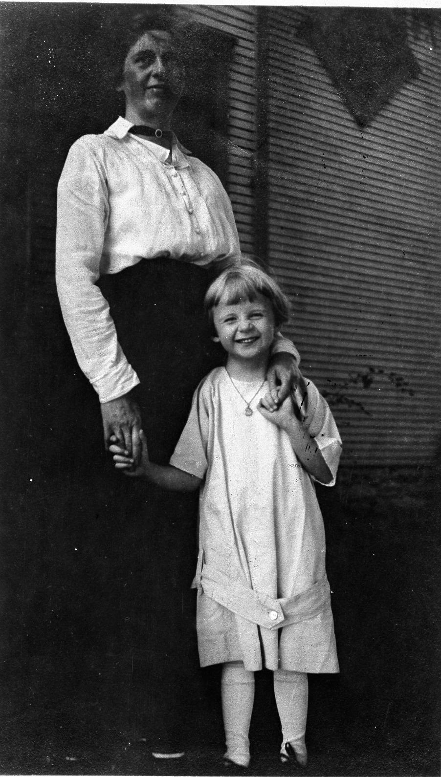 Mila Griswold Knapp and Daughter Elizabeth