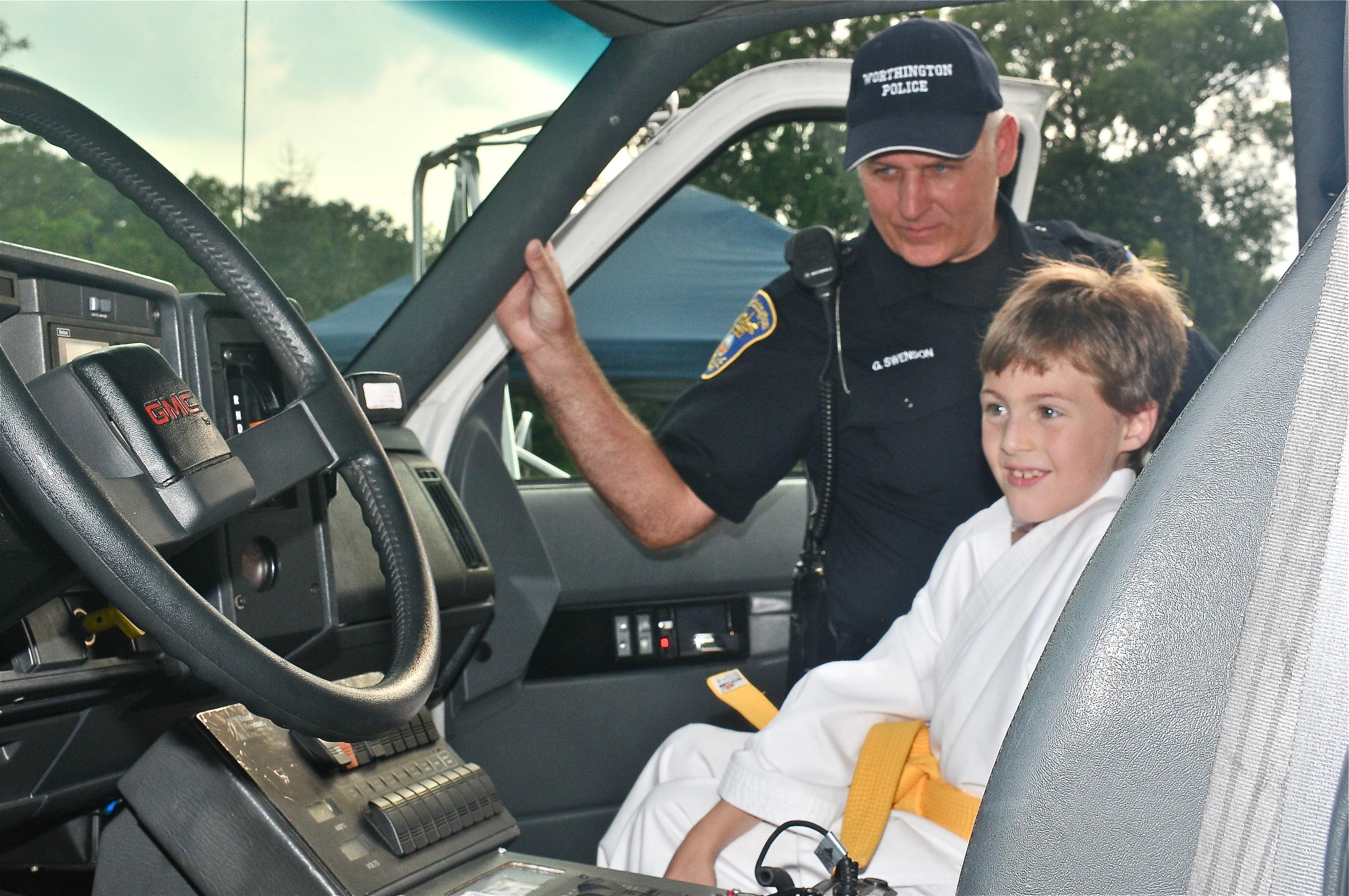 Worthington Police Officer Gary Swenson at National Night Out