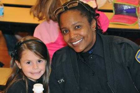 Community Resource Officer Tammy Floyd and Student at “Lunch with an Officer”