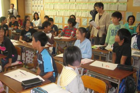 Photograph of teachers and students in a school classroom in Sayama, Japan