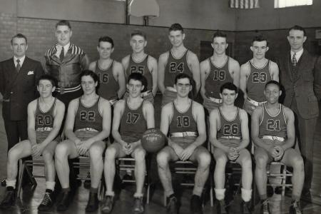 Photograph of the 1943-1944 Worthington High School Basketball Team