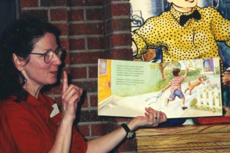 Rachel Alexander at Bilingual Storytime, Northwest Library