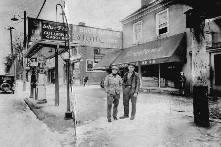 Snouffer Brothers Garage and Filling Station