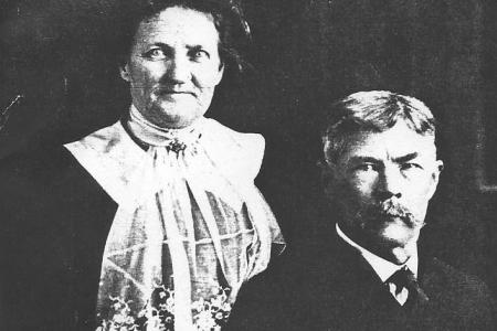 Studio Portrait of Mary Alice (Price) Gardner (1863-1933) and Ozem Gardner (1857-1920)