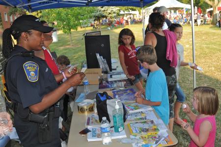 Worthington Police Community Resource Officer Tammy Floyd at 4th of July Family Picnic
